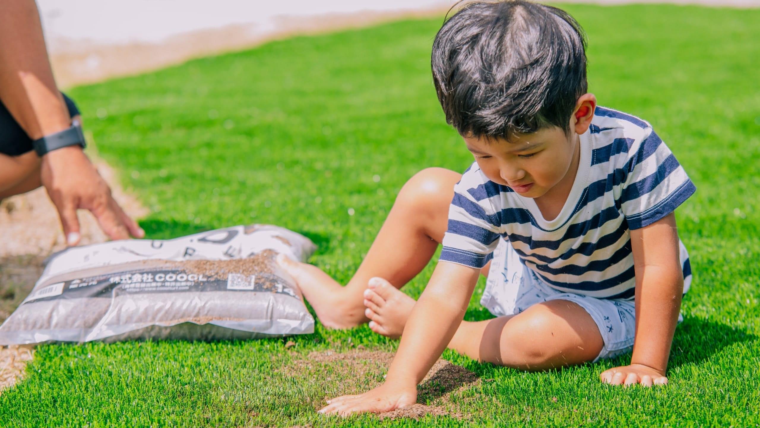 寒土　「-KANDO-」を撒く子ども