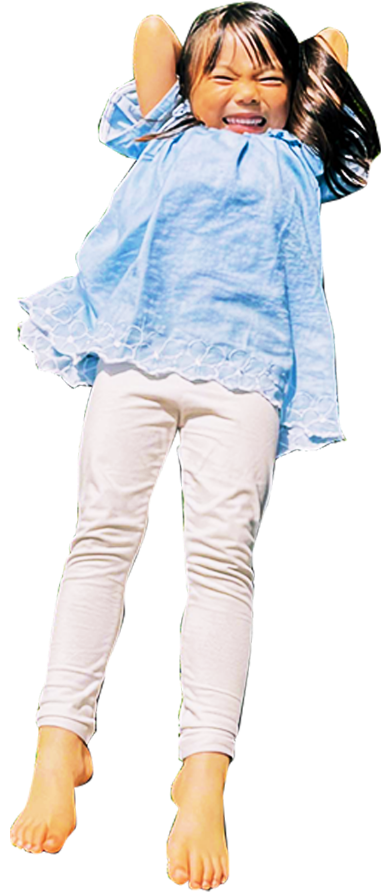 寝そべる女の子